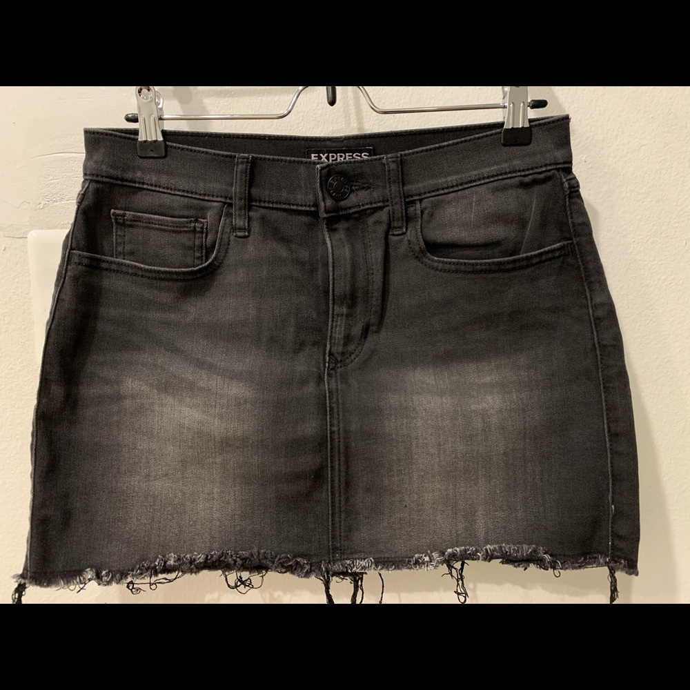 Express mid rise skirt size 4